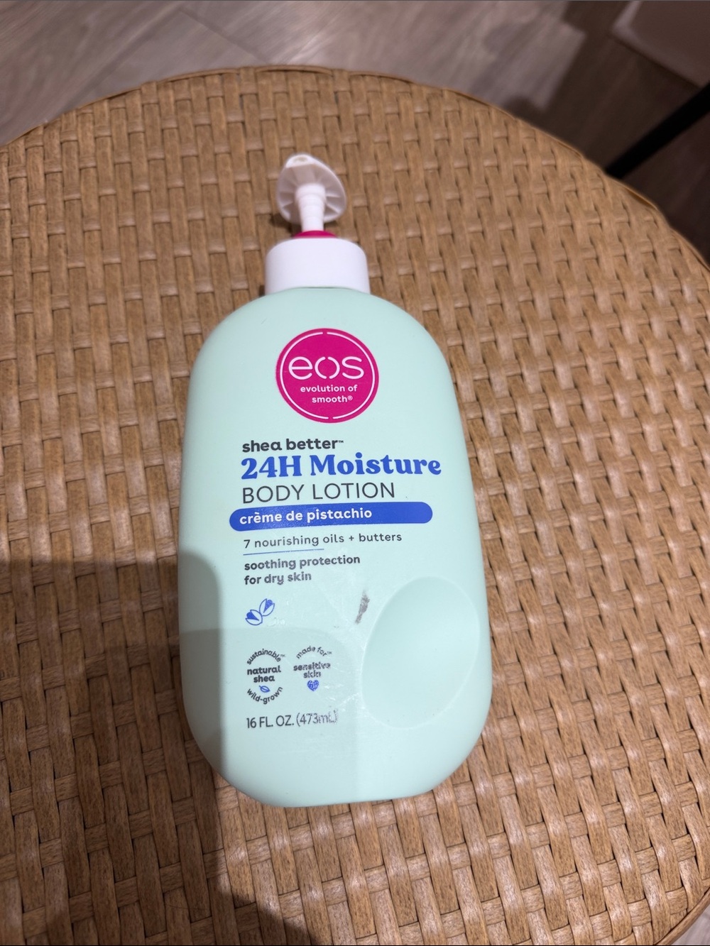 eos 24H Moisture Body Lotion - Mint Green with Pink Logo